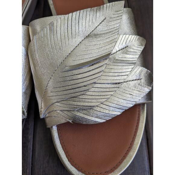 FITFLOP Sola Feather Gold Metallic Slip on Slides Sandals Size 9 41 Cute Pretty - Picture 3 of 9